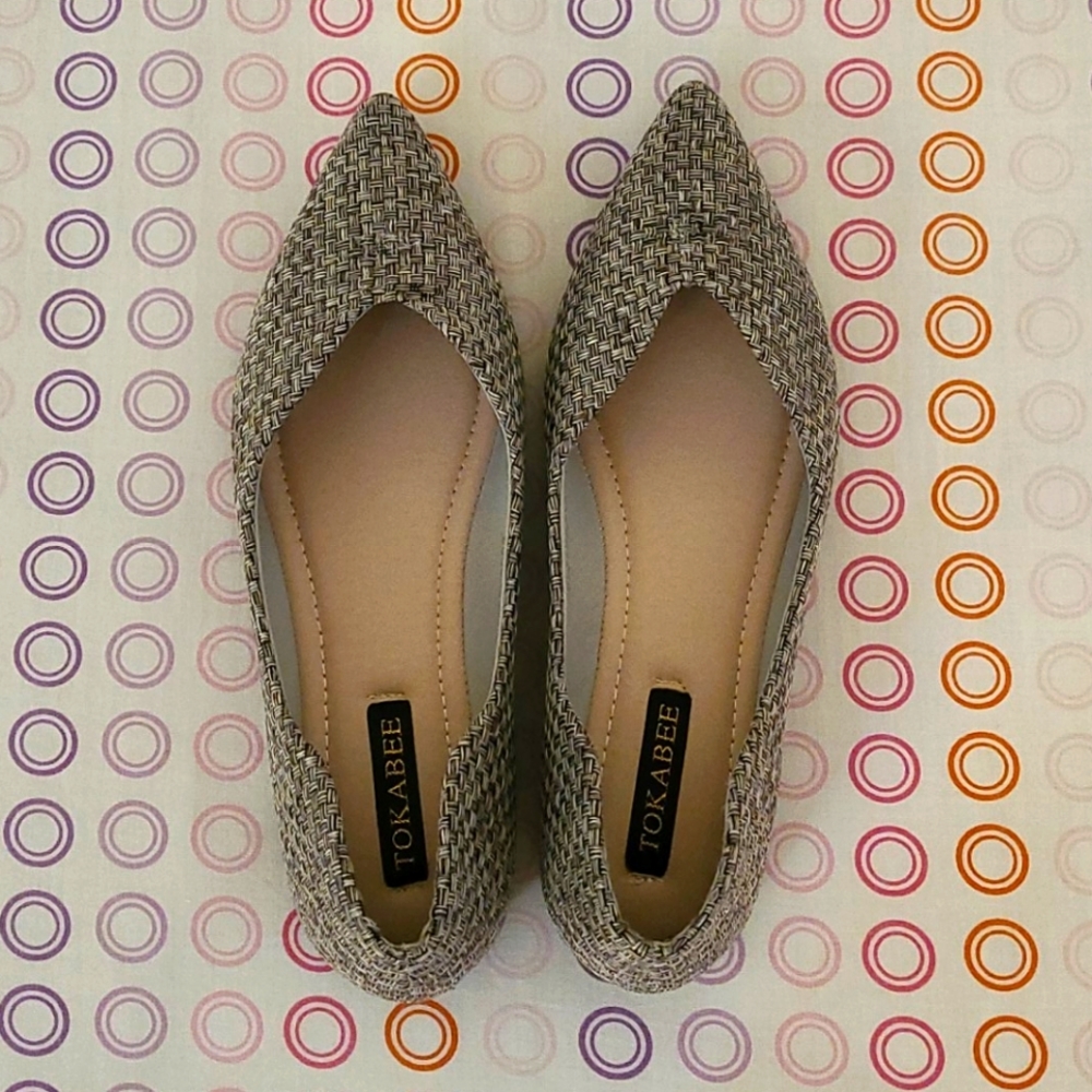 NWOT The Shoe House Gray Pointy Flats Size 6